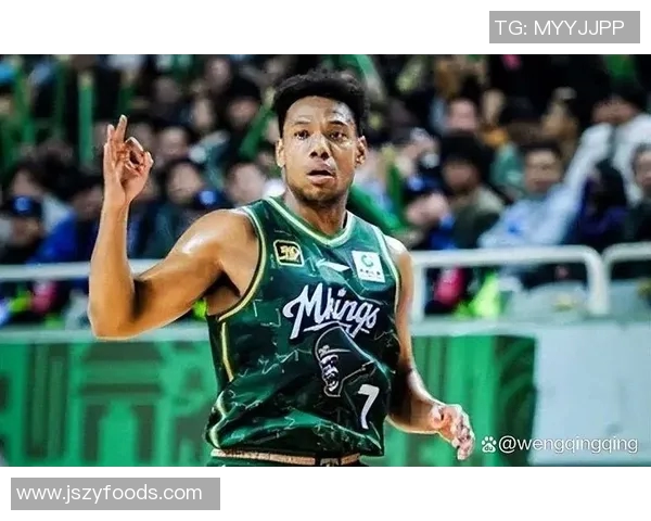 骑士队主帅宣布引进新锋线球员，加强内线实力